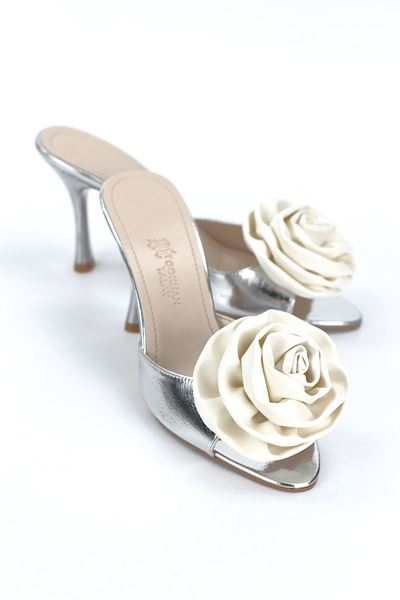 Rodeya Esnek Yumuşak Kaymaz Taban (8 cm) Lame Metalik El Yapımı Gül Detaylı Kadın Topuklu Terlik