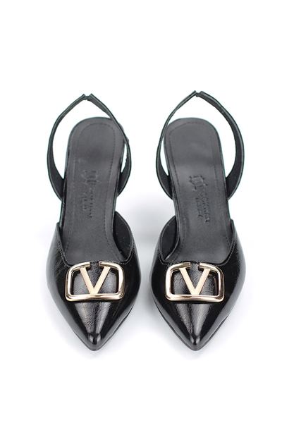 Lori Esnek Kaymaz Taban Siyah Rugan Orta Topuklu(8 cm) Altın V Toka Toka Klasik Topuklu Ayakkabı