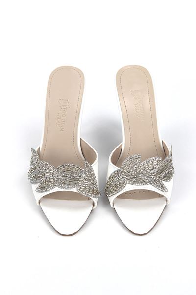 Melantha Esnek Yumuşak Kaymaz Taban (8 cm) Beyaz Cilt Taşlı Yaprak Detaylı Kadın Topuklu Terlik