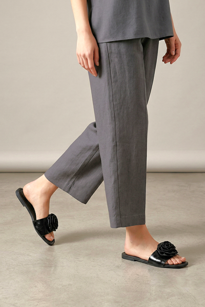 Rosenya Siyah Rugan El Yapımı  Gül Detaylı Kadın Terlik