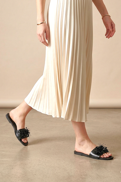 Jumana Siyah Rugan El Yapımı Boncuk Detaylı Kadın Terlik