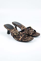 Shay Kadın Leopar Desenli Toka Detaylı İnce Çapraz Şeritli (4 CM) Topuklu Terlik