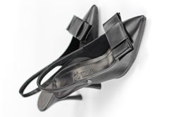 Nivelle Esnek Yumuşak Kaymaz Taban (8 cm) Siyah Cilt  Açık Lastikli Köşe Fiyonk Kadın Topuklu Ayakkabı