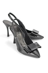 Nivelle Esnek Yumuşak Kaymaz Taban (8 cm) Siyah Cilt  Açık Lastikli Köşe Fiyonk Kadın Topuklu Ayakkabı