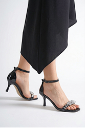 Pearl Esnek Yumuşak Kaymaz Taban (4 cm) Siyah Rugan El Yapımı Gümüş Boncuk Detaylı Kadın Topuklu Ayakkabı