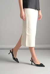 Zelora Esnek Kaymaz Taban Siyah Rugan Orta Topuklu(4 cm) Siyah Mat V Toka Detaylı Topuklu Ayakkabı